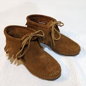 Minnetonka moccasins size 7